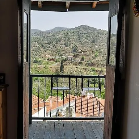 Mountain Traditional Village House Writer's Retreat Hébergement de vacances *