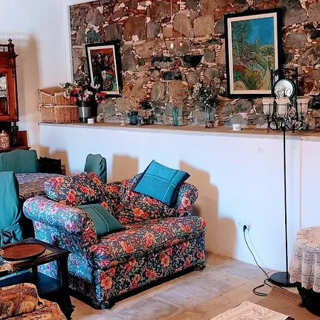 Mountain Traditional Village House Writer's Retreat Casa de Férias *